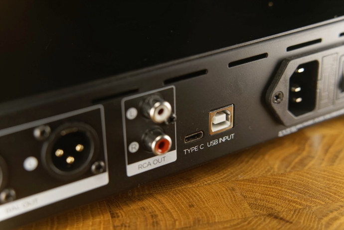 HiFiMAN EF400 DAC & Amplifier – Addicted To Audio